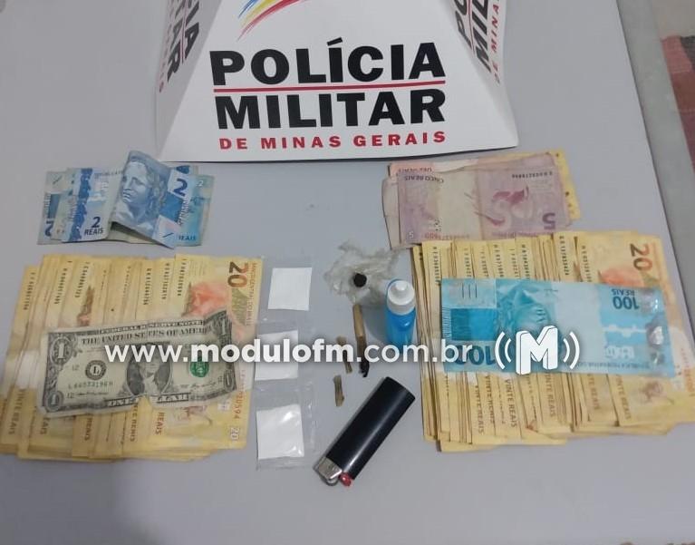 Homem é preso com drogas e dinheiro durante abordagem...