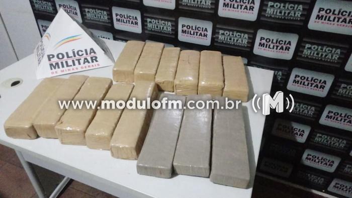 PM prende autor por tráfico de drogas e apreende grande quantidade de drogas no Bairro Cruzeiro