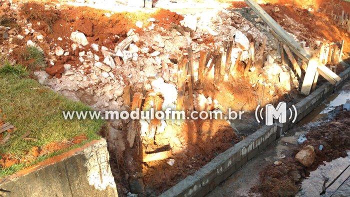Secretaria de Obras continua com a recuperação de desabamento...