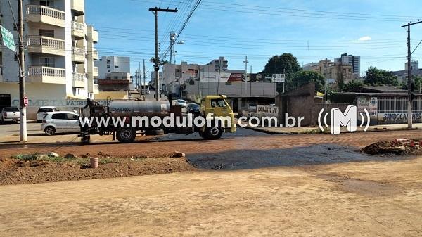 Secretaria de obras pede atenção de motoristas e pedestre...