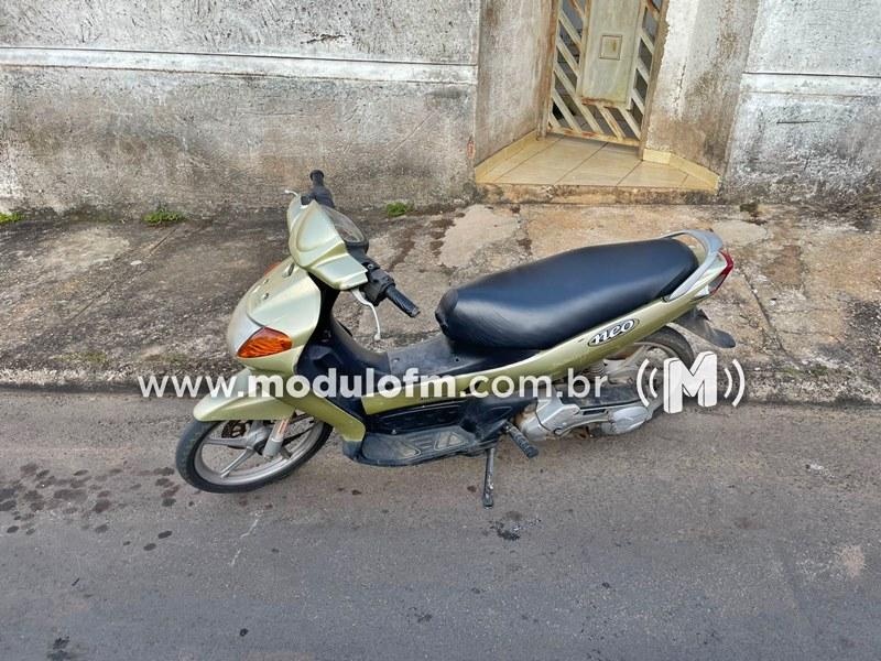 PM age rápido, recupera motocicleta furtada e prende três...