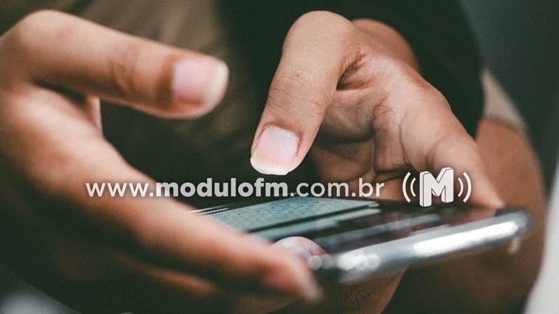 Eleitor usa celular na hora do voto e acaba...