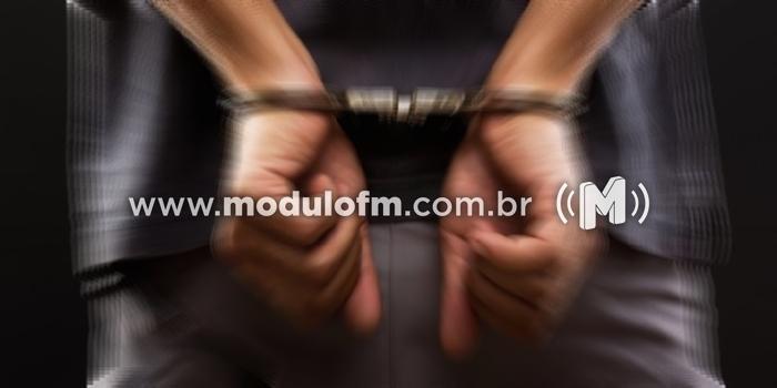 Homem de 23 anos é conduzido por posse de...