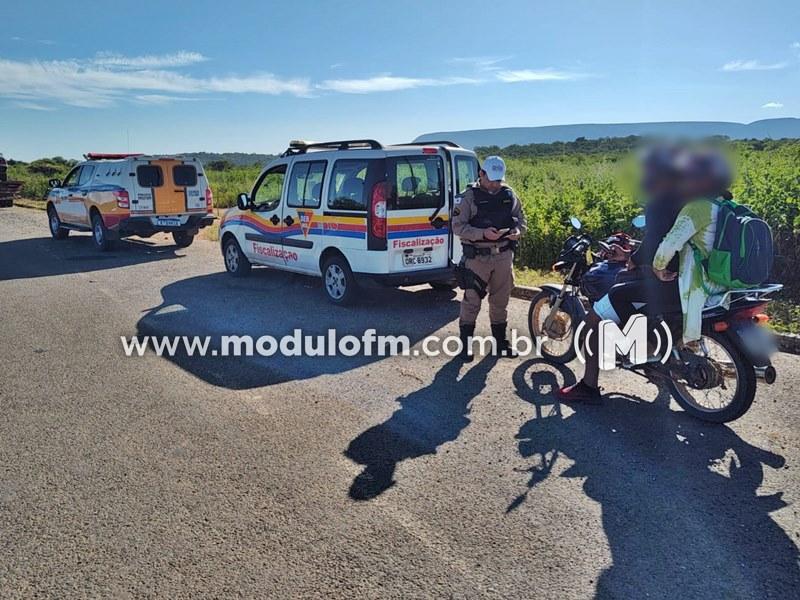 Foragida da Justiça por homicídio tenta escapar da polícia...