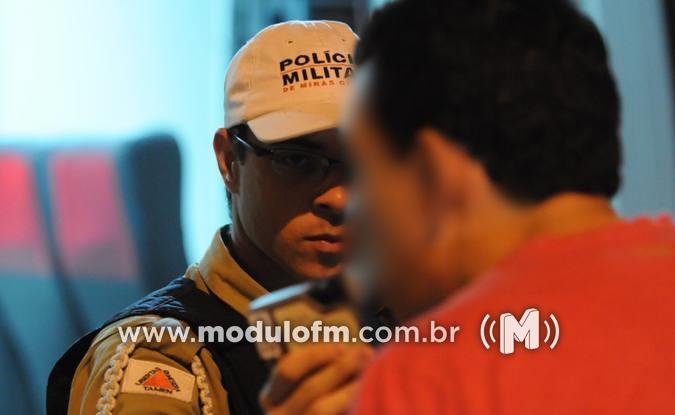 Homem é preso por dirigir embriagado na MGC-462 em...