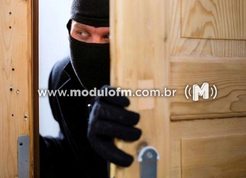 Residência é arrombada e furtada à luz do dia...