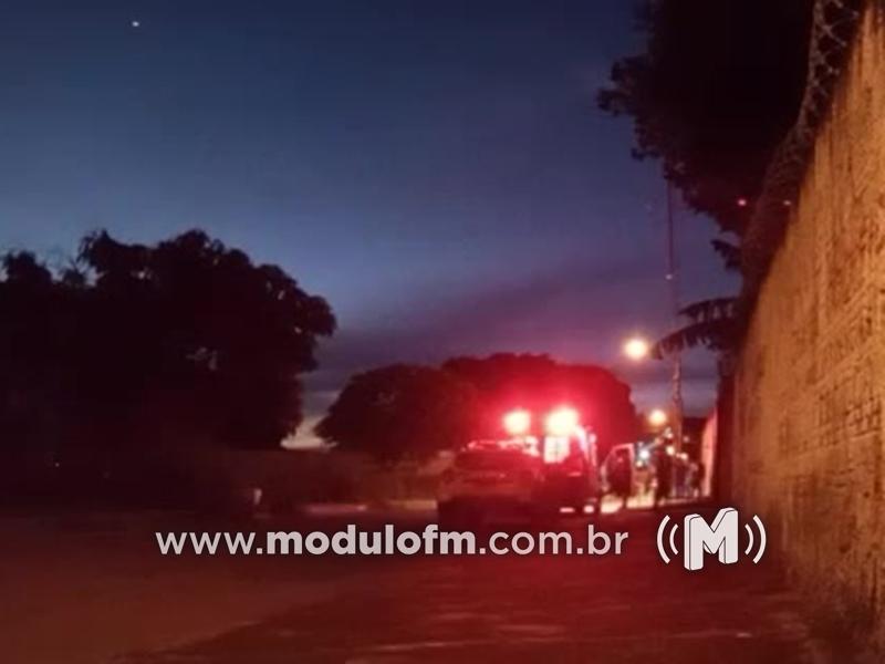 Homem é agredido com golpes de enxada na cabeça...