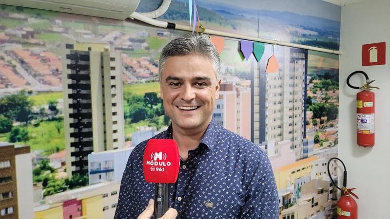 Vereador critica votação que manteve reuniões da Câmara pela...
