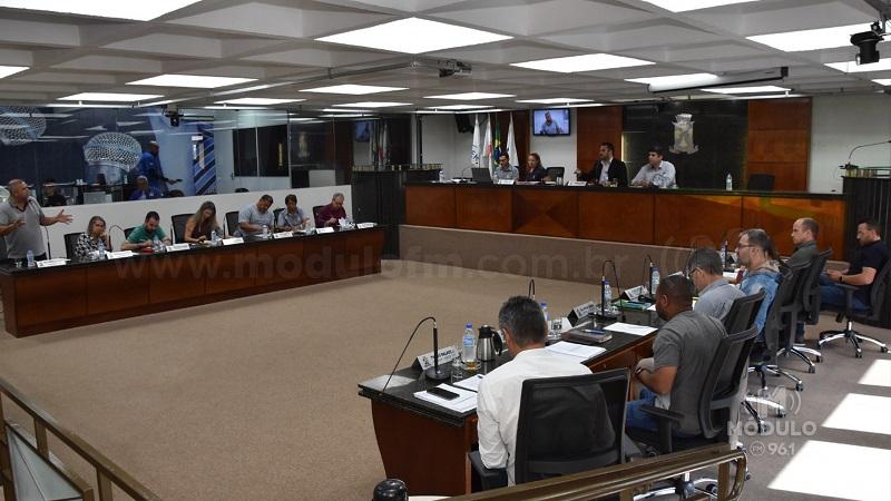 Após repercussão negativa, Mesa Diretora volta atrás e permite...