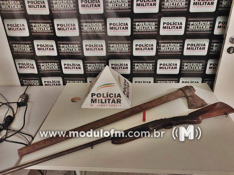 Homem ferido por espingarda ataca atirador com golpes de machado na cabeça após briga passional em Macaúbas de Cima