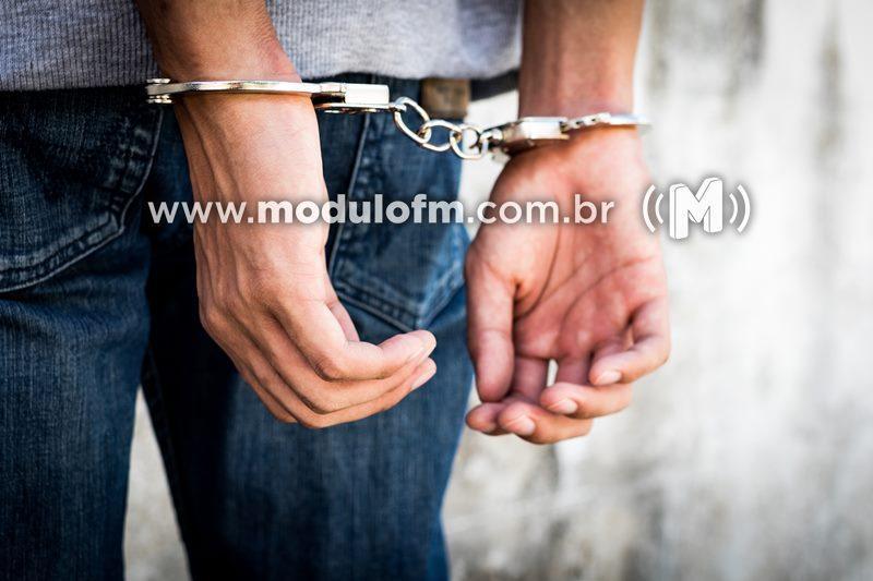 Polícia Militar detém homem e apreende drogas durante operação...