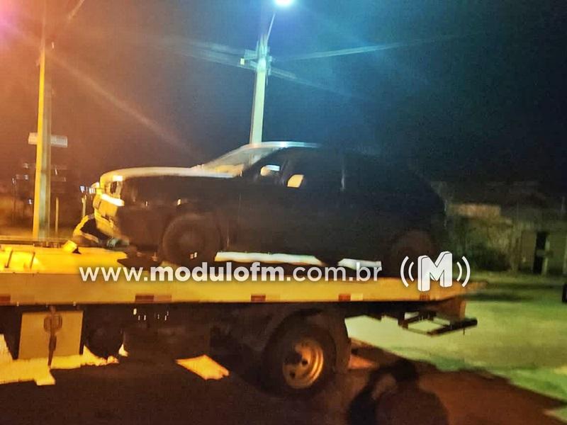 Jovem embriagado sem habilitação causa colisão e tenta fugir...