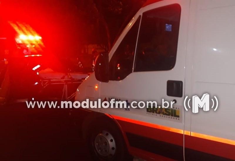 Motociclista fica ferido após colidir com ônibus estacionado em...