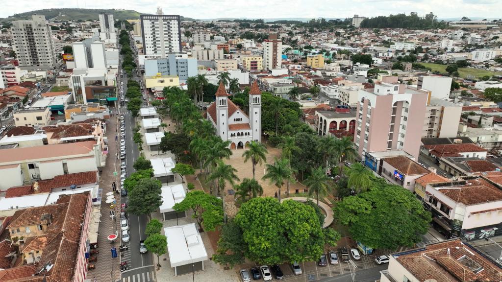 Edital de licitação dos quiosques da Praça Santa Luzia...