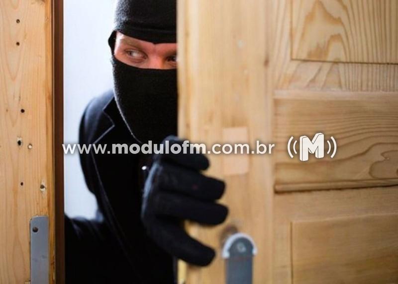 Homem de 31 anos é preso após furtar a...