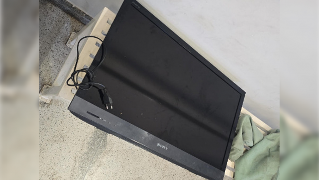 Homem é detido com TV furtada após ser flagrado...