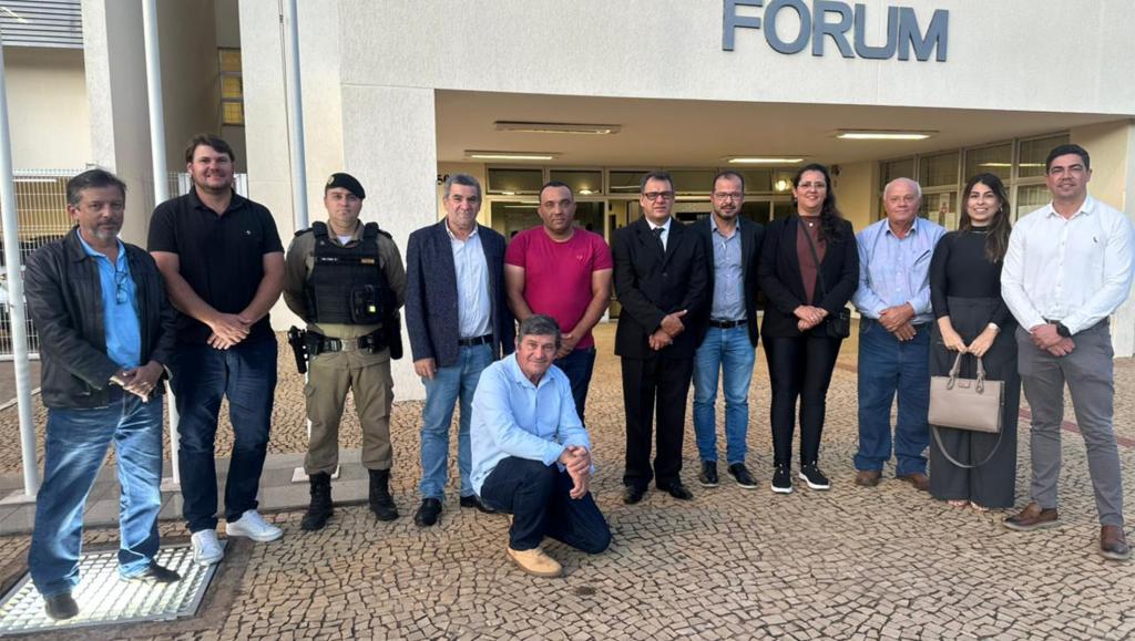 Reunião discute criação da comarca de Serra do Salitre, com apoio regional