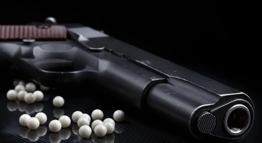 Adolescente é ferido acidentalmente com arma de airsoft em...