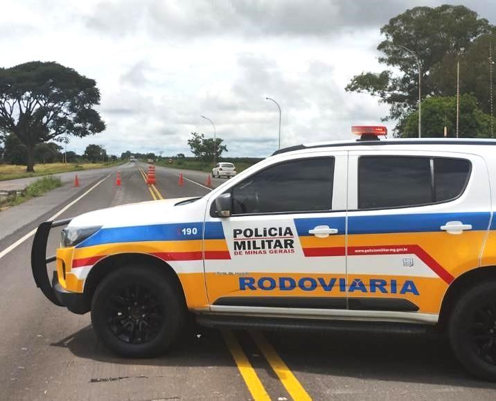 Capotamento na MGC-462 em Patrocínio: veículo sai da pista e ocupantes ficam feridos
