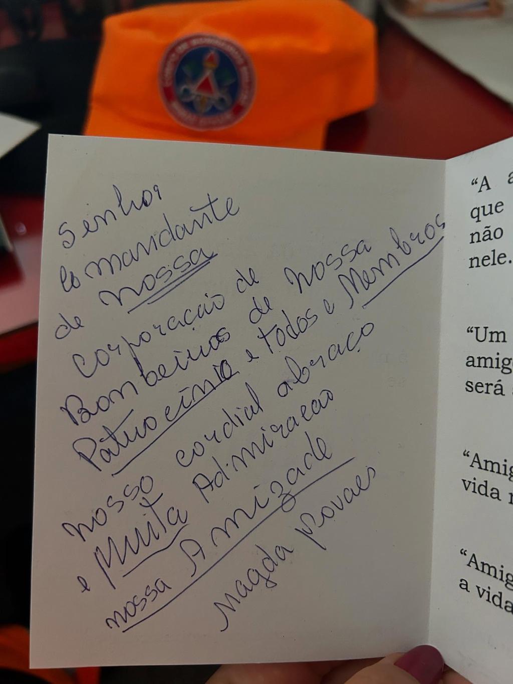 Imagem 1 do post Cartão de comerciante emociona bombeiros e comandante faz visita surpresa a admiradora