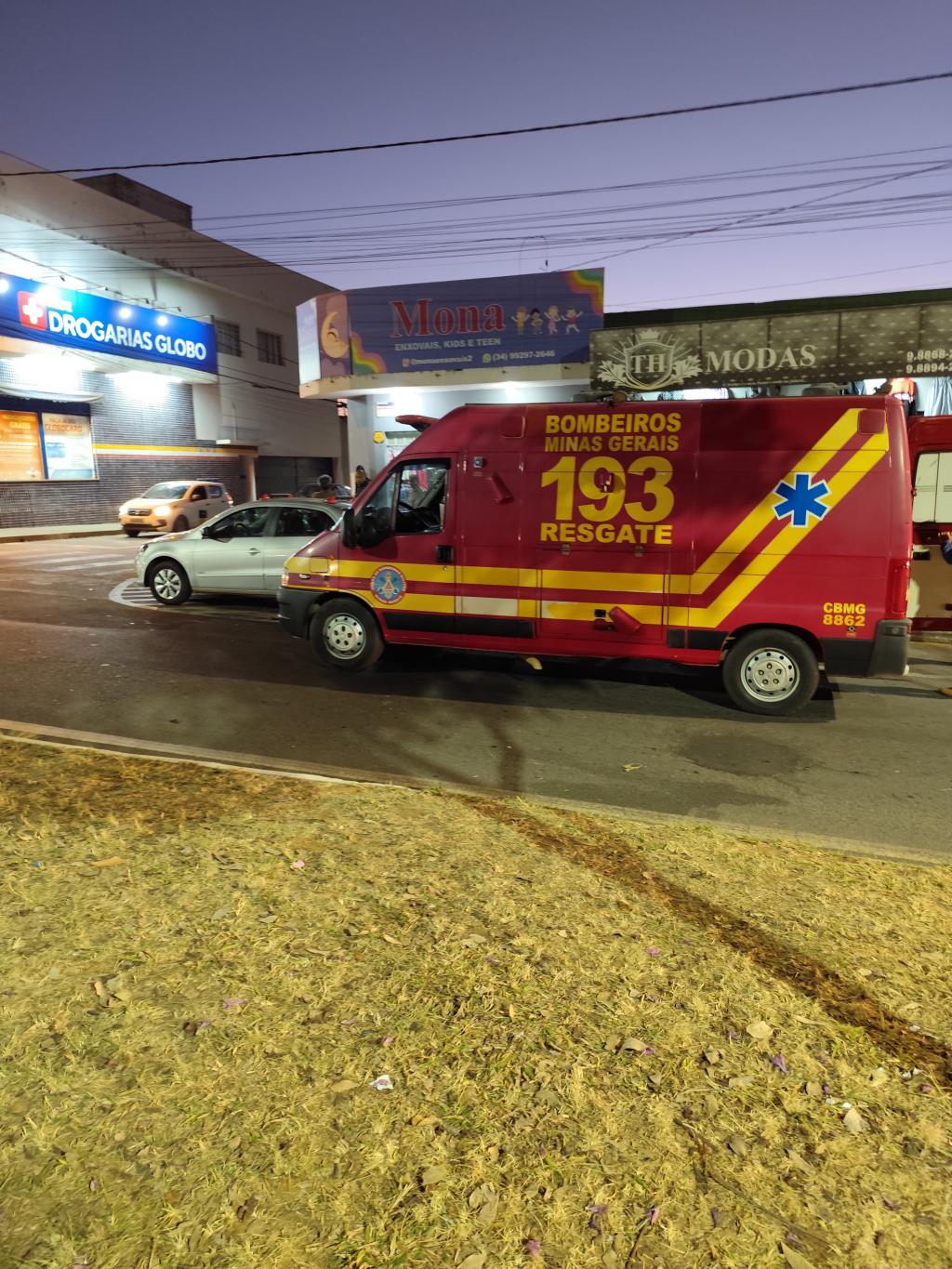 Imagem 3 do post Motociclista sofre possível fratura após colisão violenta com carro em Patrocínio
