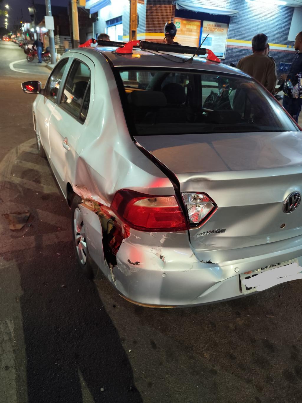 Imagem 2 do post Motociclista sofre possível fratura após colisão violenta com carro em Patrocínio