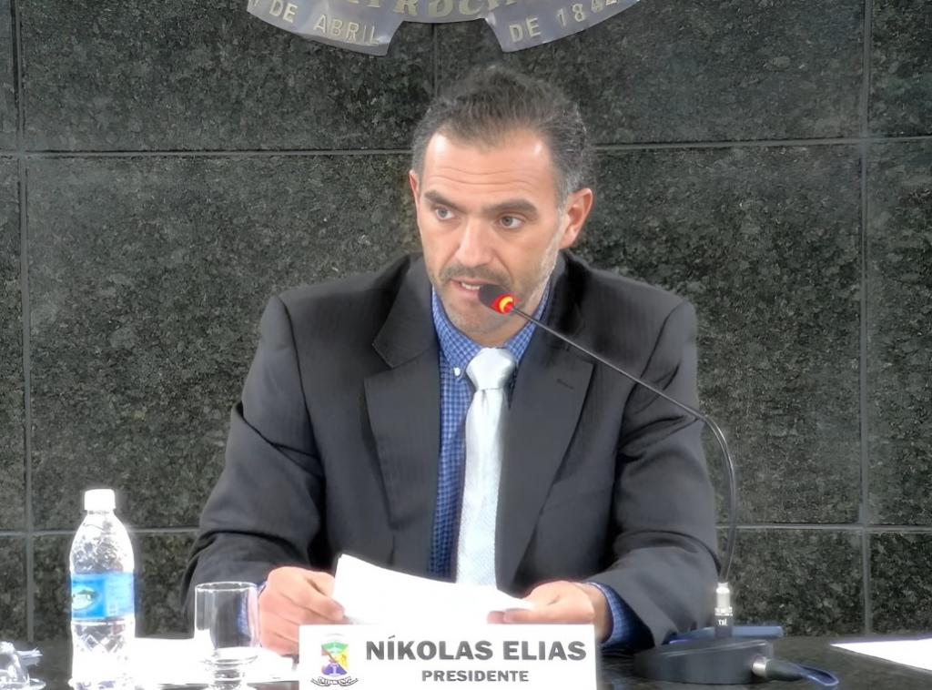 Vereadores aprovam uso da Bíblia nas escolas e novo...
