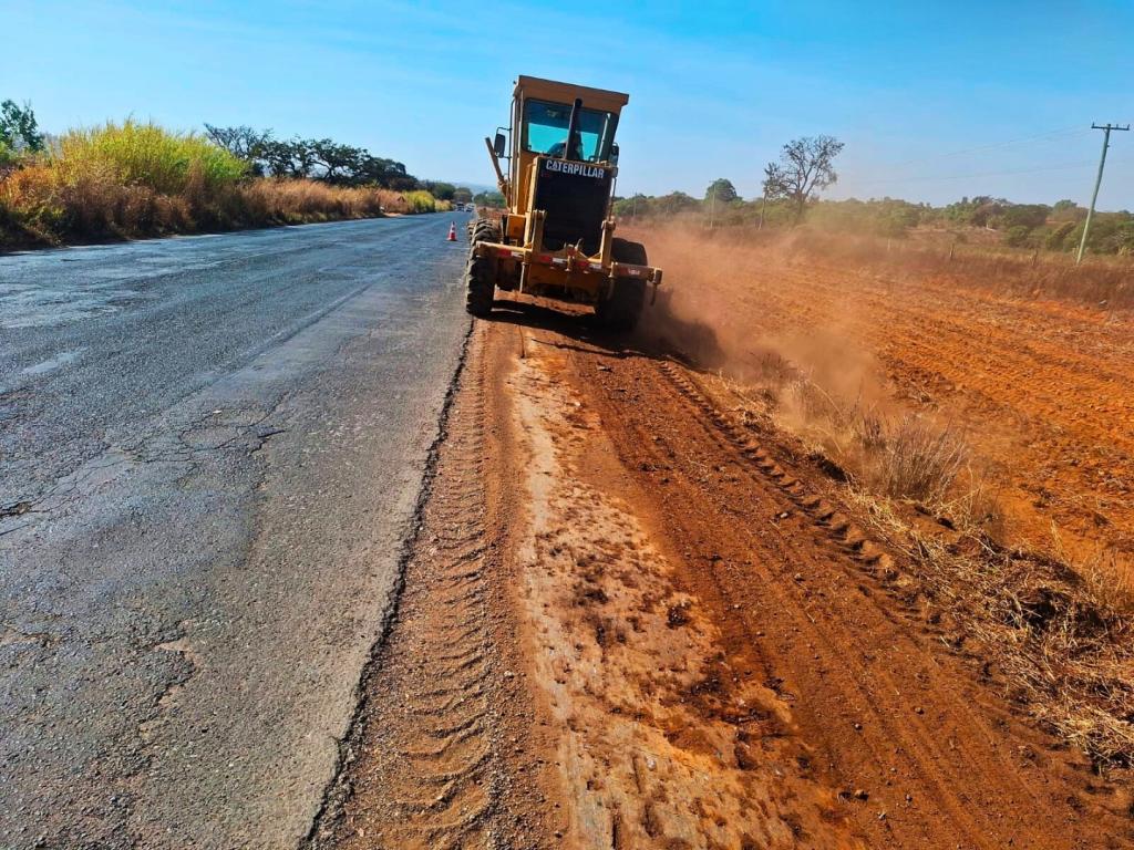 Máquinas chegam à MG-230 e obras de recuperação entre...