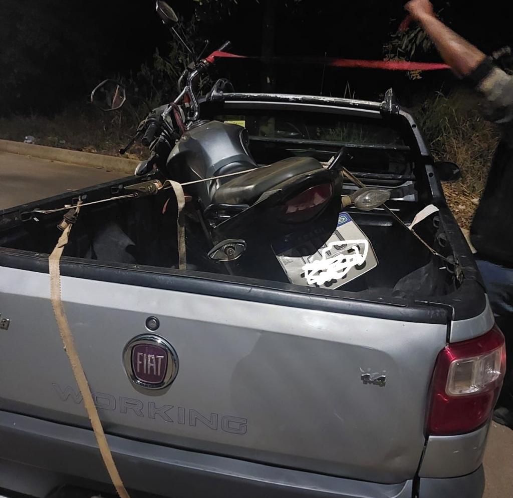 Polícia Militar recupera moto furtada e prende dois homens na zona rural