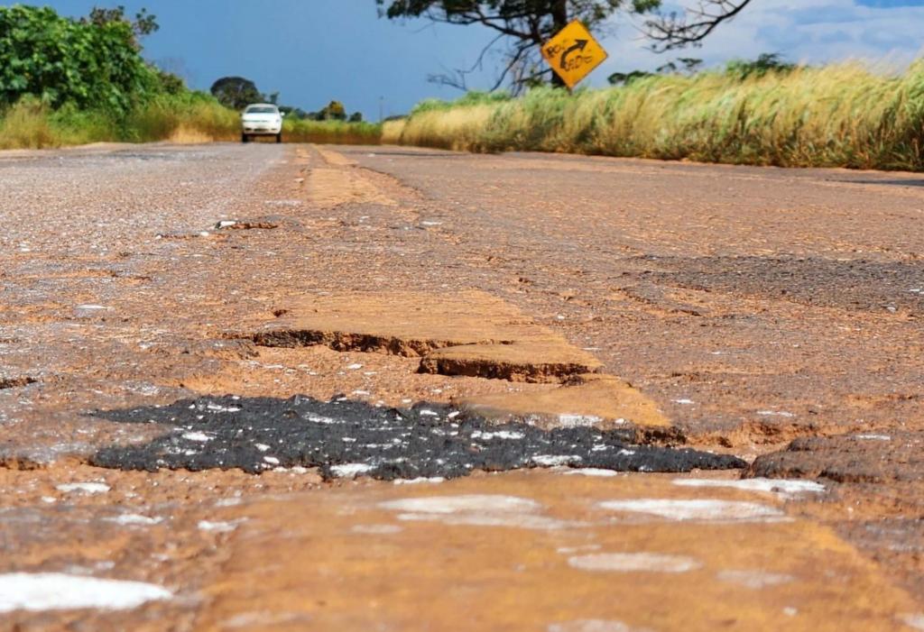 Manifestação cobra início imediato do recapeamento da MG-188 em Coromandel