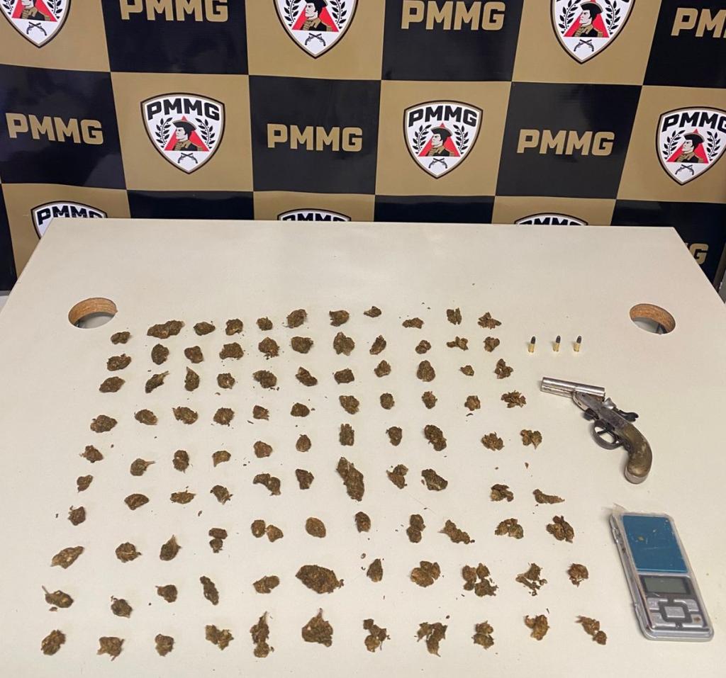 Adolescente é flagrado com arma e drogas dentro de escola em Patrocínio
