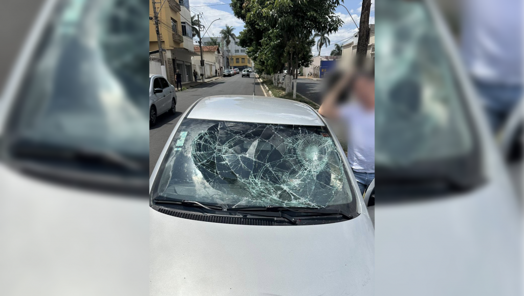 Motorista é atingido após colisão e fuga no centro de Patrocínio Motorista é atingido após colisão e fuga no centro de Patrocínio