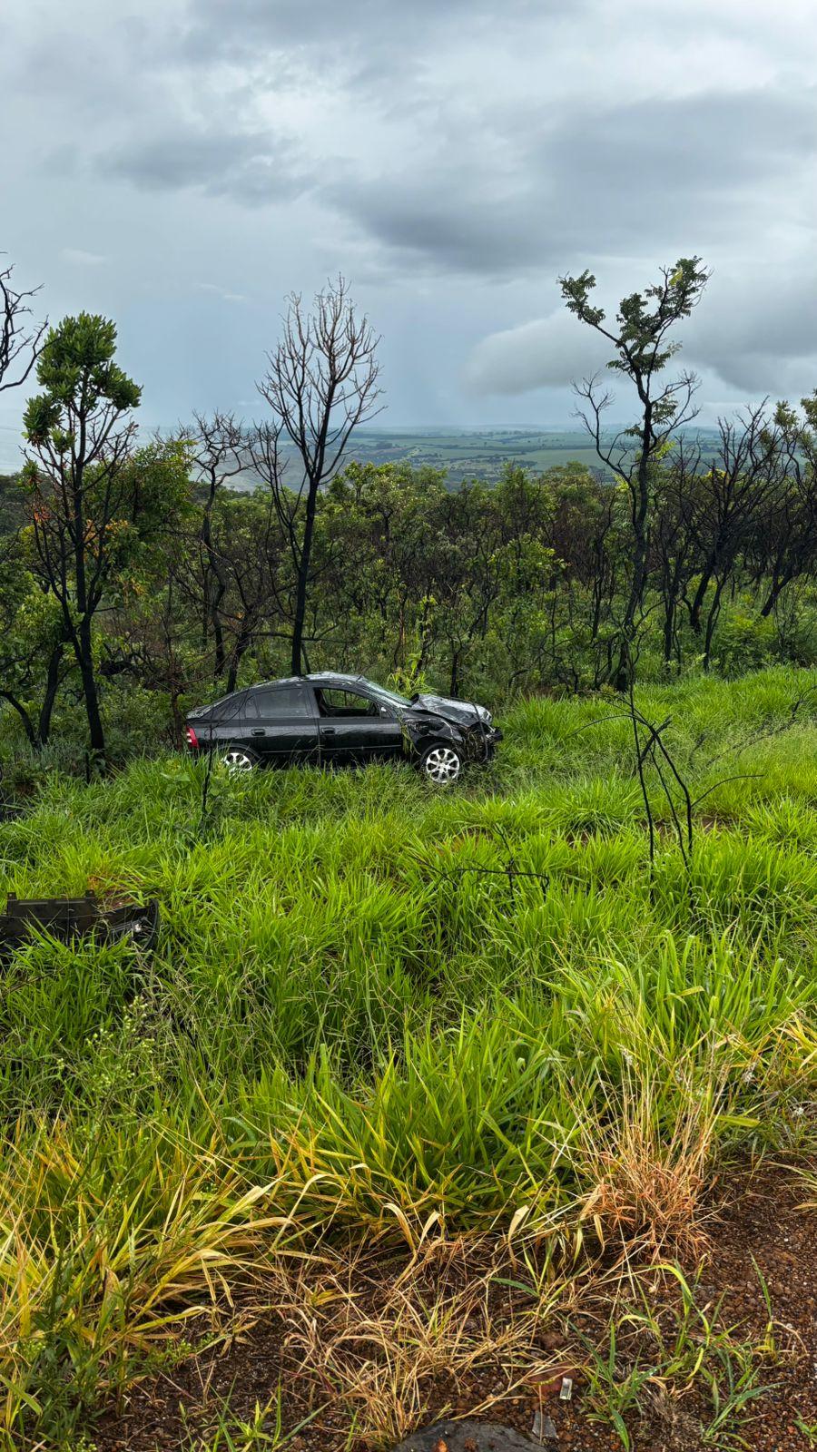 Imagem 4 do post Capotamento múltiplo na BR-146 deixa feridos e mobiliza resgate em Serra do Salitre