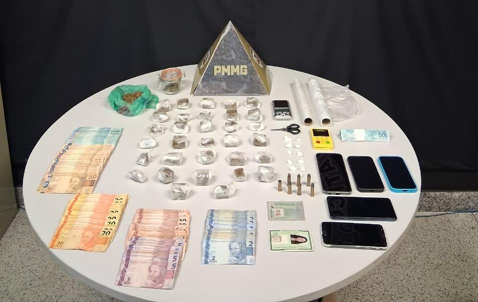 Casal é preso por tráfico em Patrocínio; dinheiro e entorpecentes são apreendidos