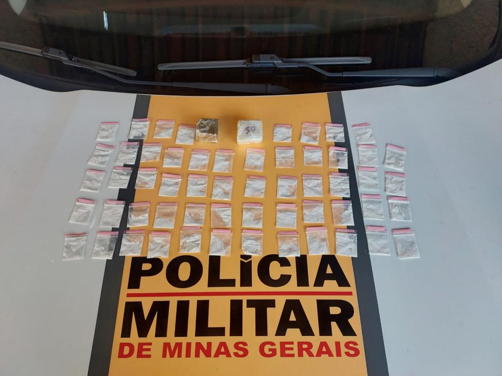 Homem é preso com cocaína e maconha em ônibus na MG-190, em Monte Carmelo