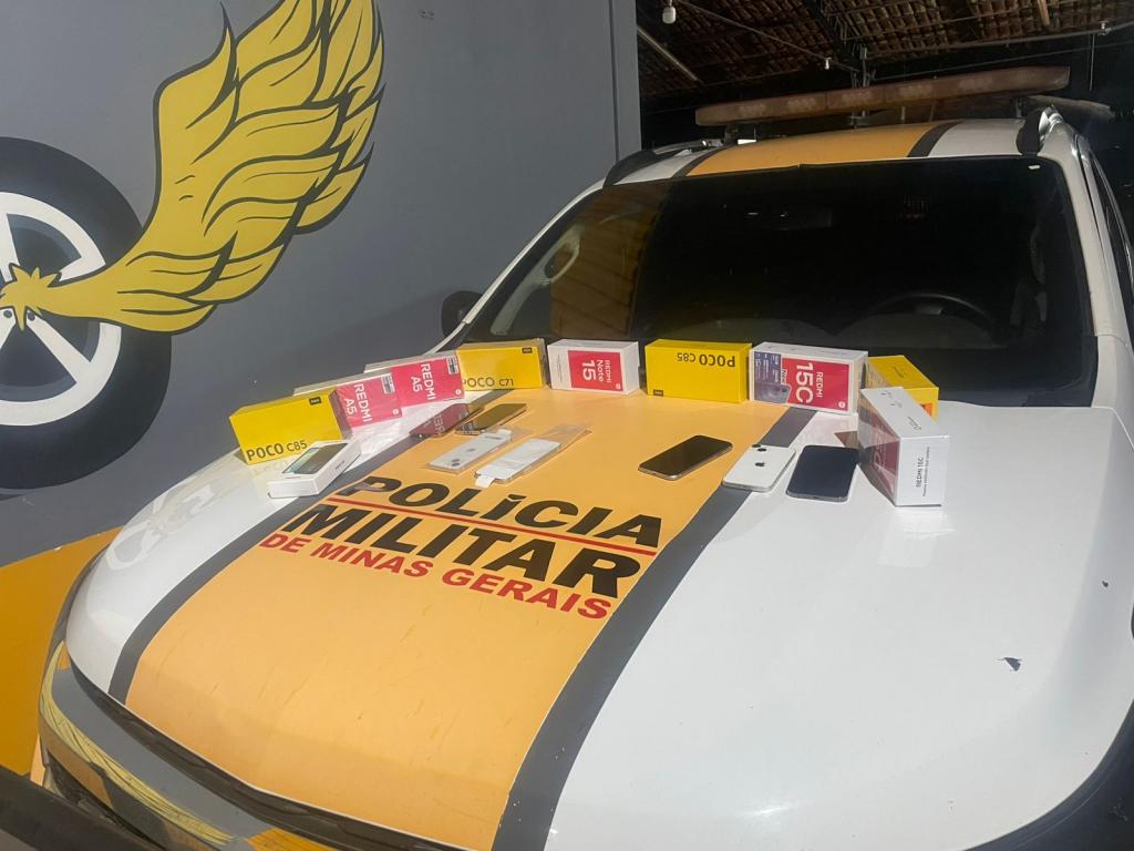 Imagem 1 do post Ônibus fretado é flagrado com produtos contrabandeados na MGC-462, em Patrocínio