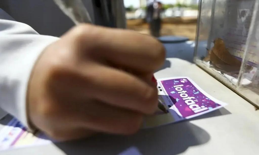 Aposta on-line de Patos de Minas acerta 15 números na Lotofácil e leva mais de R$ 576 mil