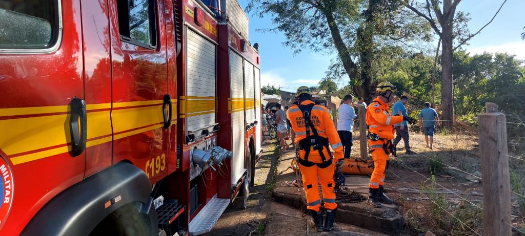Homem morre após cair de ribanceira no bairro Serra Negra