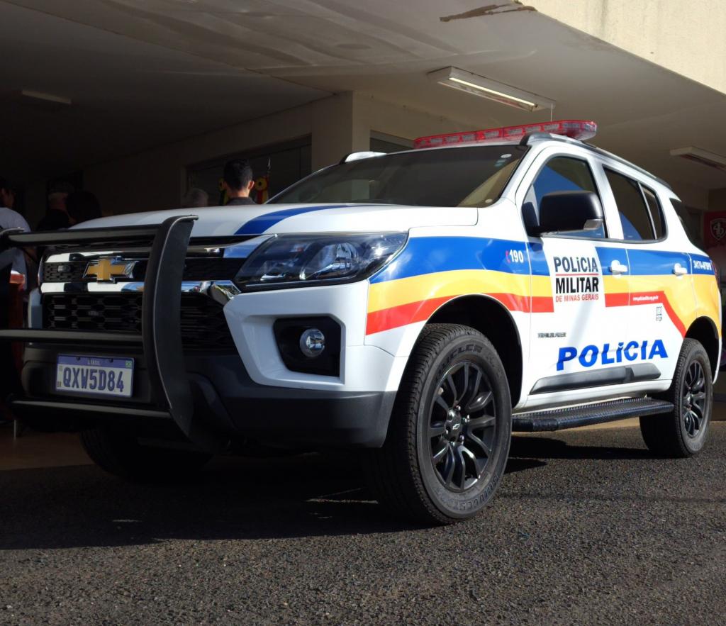 Jovens são detidos após invadirem residência e ameaçarem agentes...