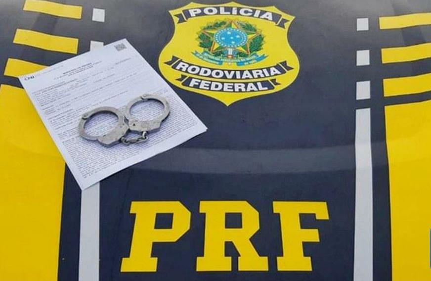 Homem com mandado de prisão é detido na BR-365 durante fiscalização em Patrocínio